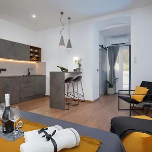 https://deluxe-rooms-and-apartments-korzo.pula-hotels.org