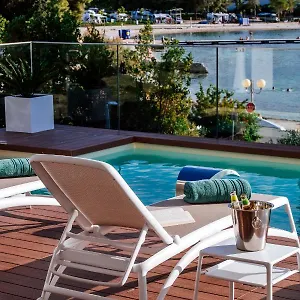 https://dedaj-resort-villa-auri.hotelinzadar.com