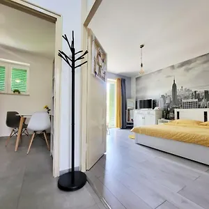 Cozy With Balcony 10 Min From The Apartment